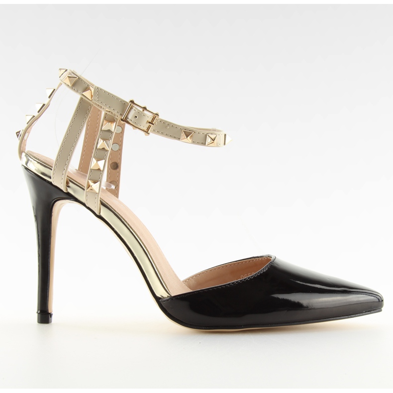 Szivattyúk csapon fekete csapokkal At