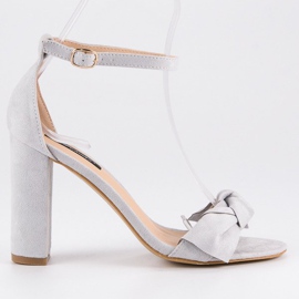 Velúr szandál oszlopon szürke