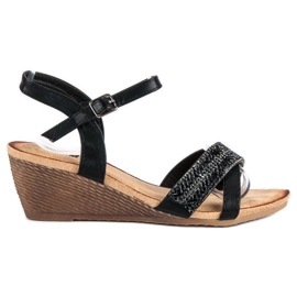 Fama Szandál díszekkel fekete