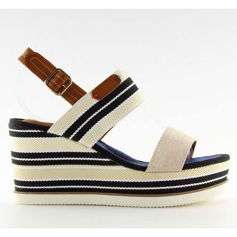 Bézs szandál éksarkú D-37 bézs színű