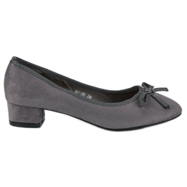 Alacsony sarkú pumpák szürke