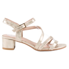 Ideal Shoes Lapos szandál sárga