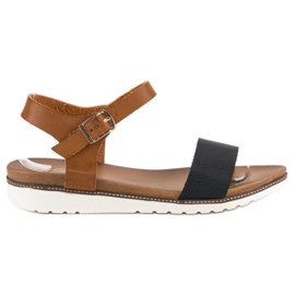 Licean Lapos szandál csattal barna