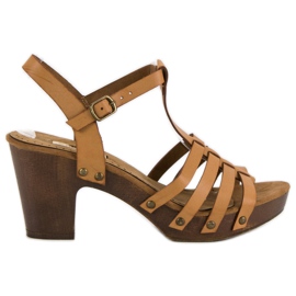 Corina Könnyű szandál oszlopon barna