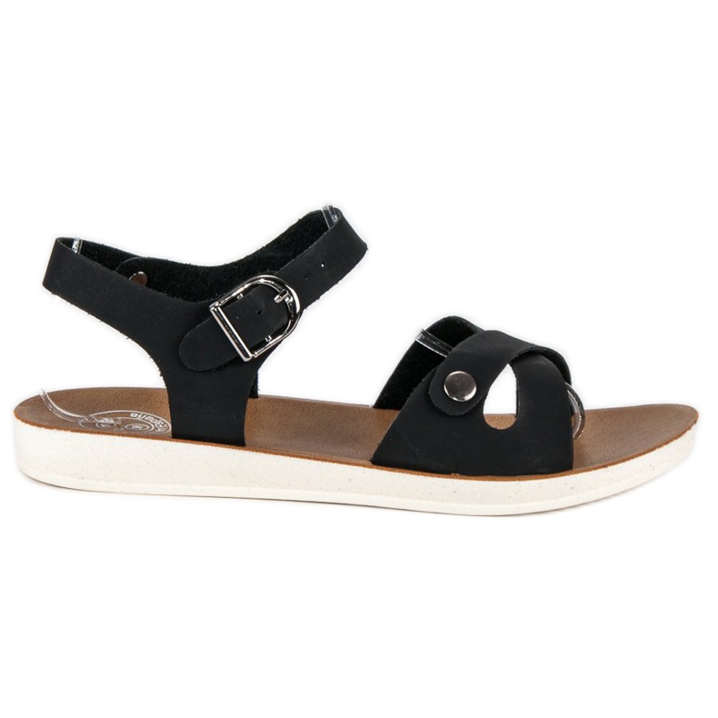 Fekete szandál csattal