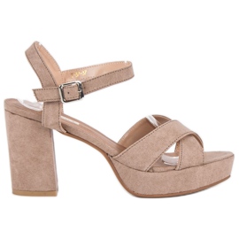 Flyfor Magas sarkú velúr szandál barna