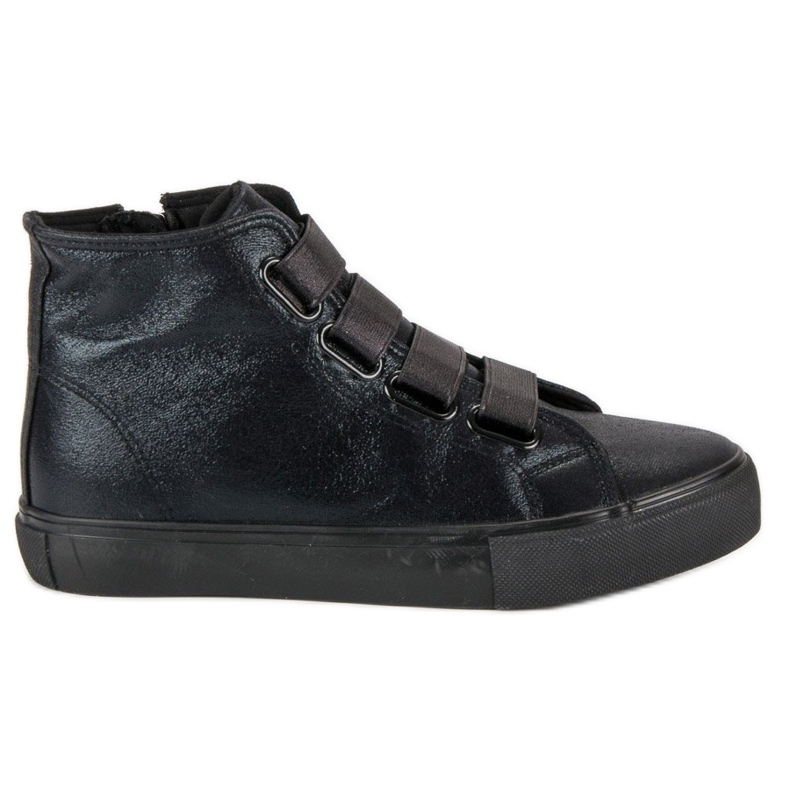 Fekete tornacipő elasztikus szalaggal