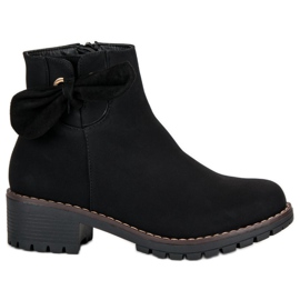 Fekete magas sarkú csizma