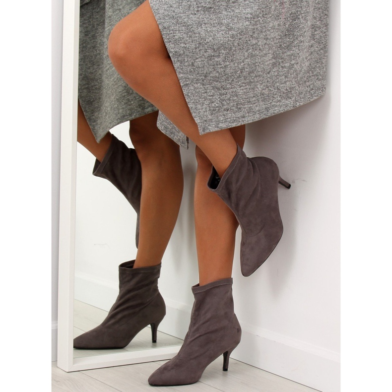 Szürke F183 Szürke sarkú csizma Szürke F183 Szürke sarkú csizma