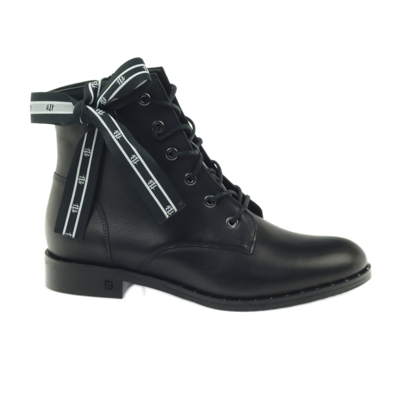 Masnival és Badura szegecsekkel díszített csizma fekete