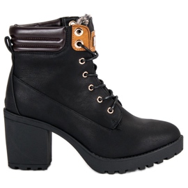 Queentina Fekete táskák a postán Queentina Fekete táskák a postán