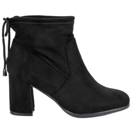 Magas sarkú velúr bokacsizma fekete