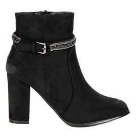 Velúr magas sarkú csizma a VINCEZA-tól fekete