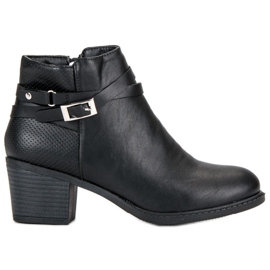 Abloom Fekete csizma egy poszton