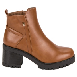 Teve magassarkú barna