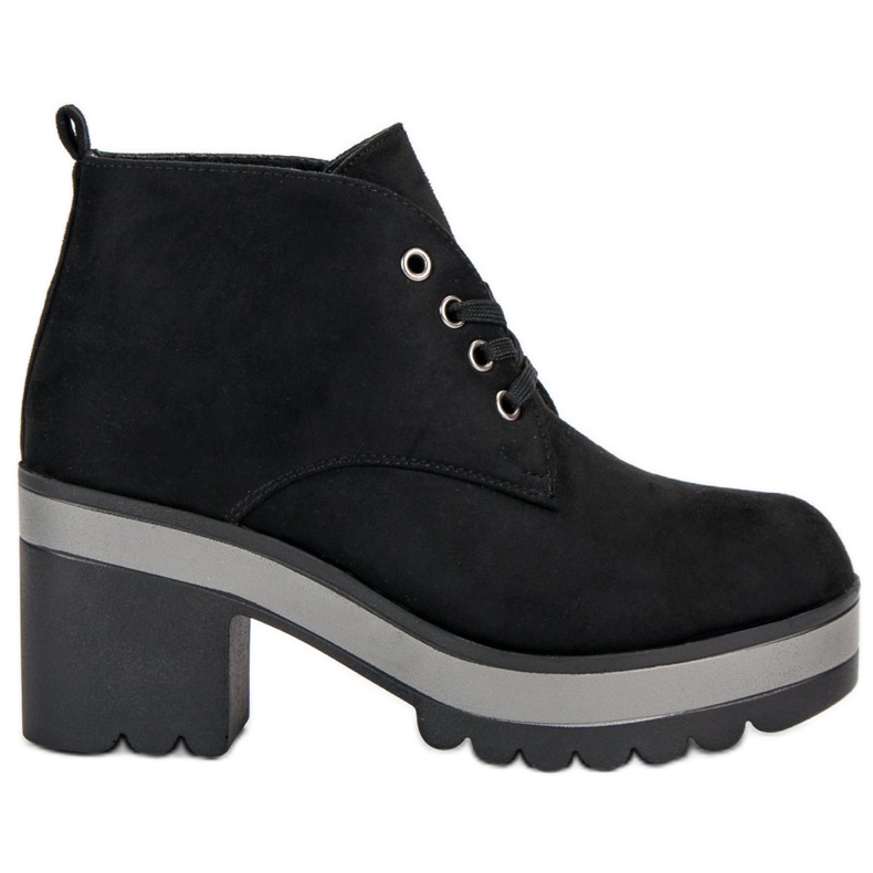 Könnyű, magas sarkú csizma fekete