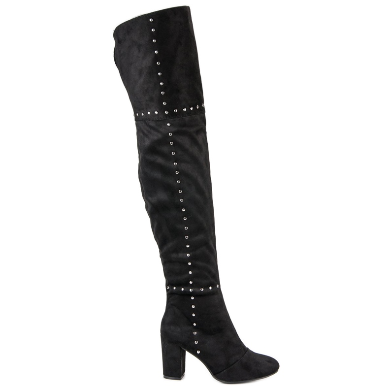 Fekete combcsizma az oszlopon