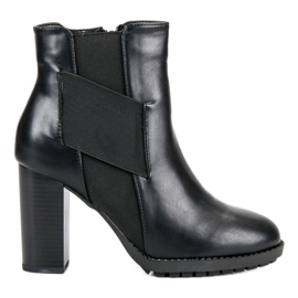 Kylie Fekete csizma egy poszton Kylie Fekete csizma egy poszton