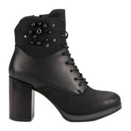 Vinceza Fűzős csizmák egy poszton fekete