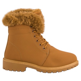 Tevefogók szőrmével barna