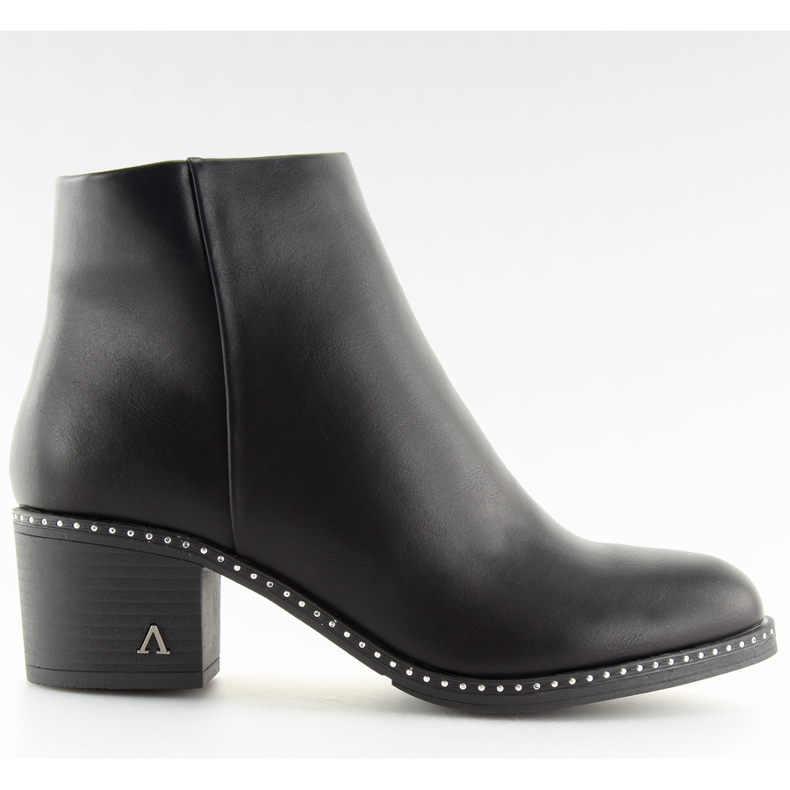 Csizma stabil sarkú fekete BH120-KB Black