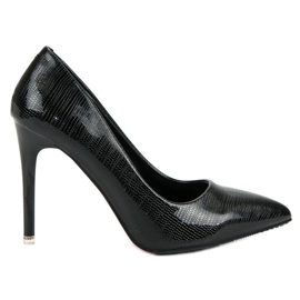 Lakkozott fekete csapok