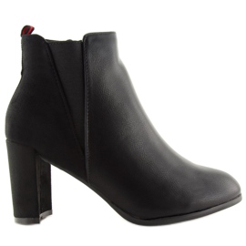 Fekete magas sarkú csizma A5580 Fekete