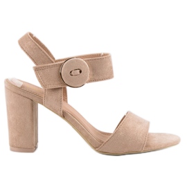 Bézs színű szandál a VINCEZA bárban