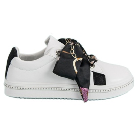 Szalaggal átkötött sportcipő fehér