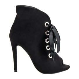 Bestelle Kötett, nyitott orrú csizma fekete