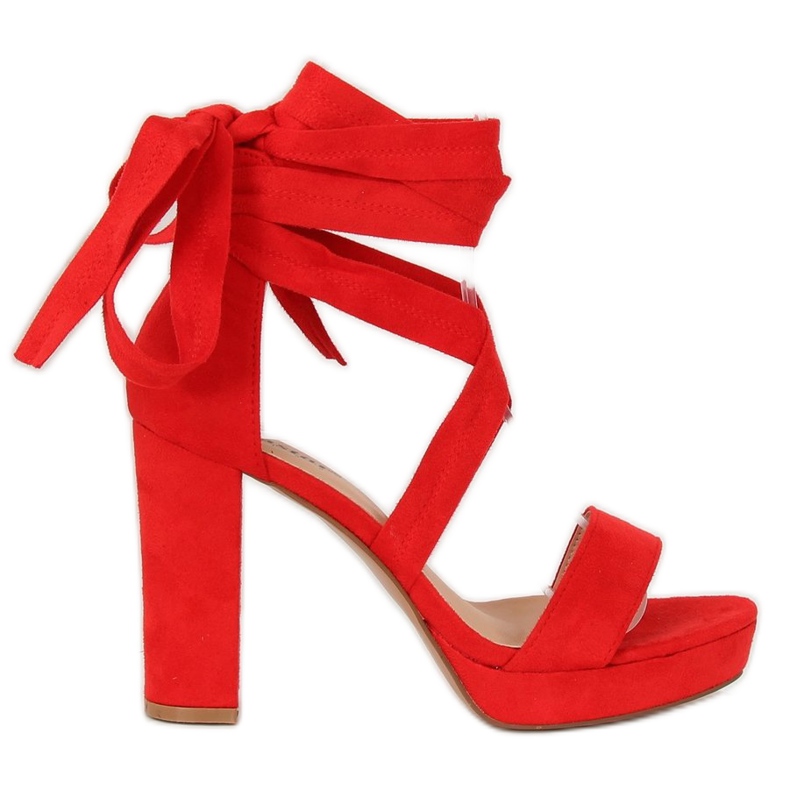 Piros szandál az NC805 platformon