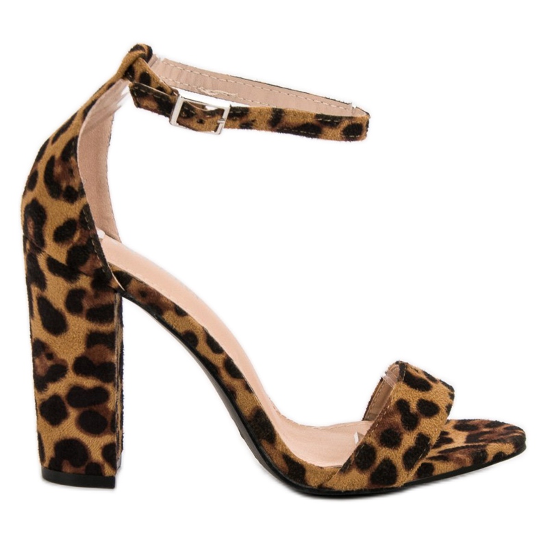 Ch. Creation Foltos szandál egy bárban barna