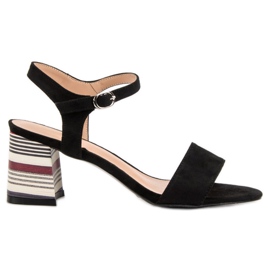 Divatos fekete VINCEZA szandál