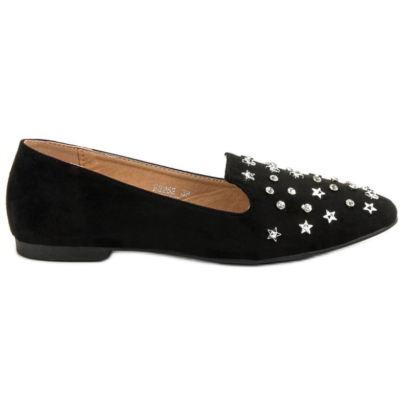 Fekete urak díszekkel