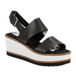 Corina Fekete szandál a platformon