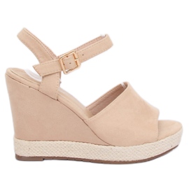 Bézs színű szandál ék sarkán FD-5M14 Bézs