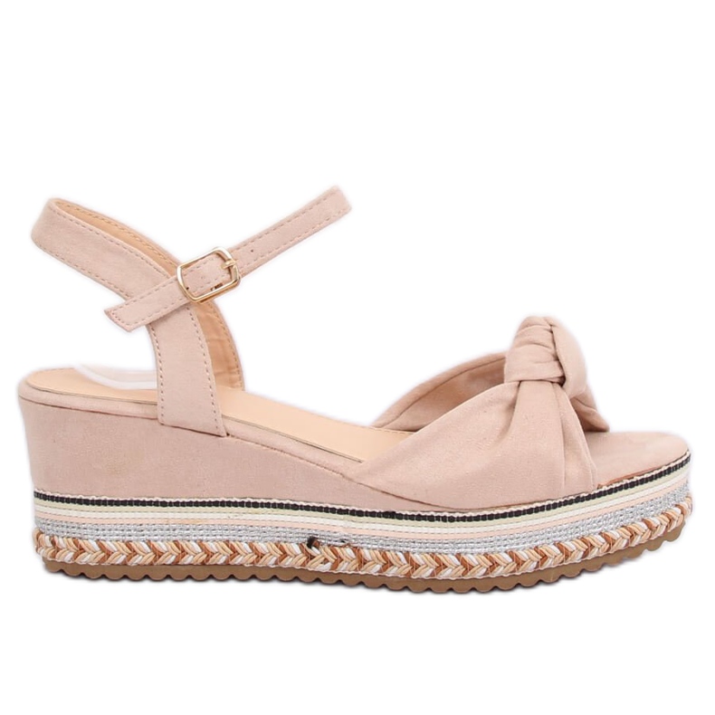 Bézs szandál ék sarkán B126 Bézs