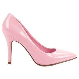 Rózsaszín lakkozott csapok