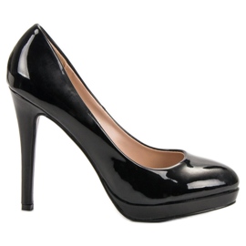 Small Swan Lakkozott csapok a platformon fekete