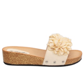 Bézs papucs virágokkal S63 Bézs