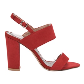 SHELOVET Piros szandál egy bárban SHELOVET Piros szandál egy bárban