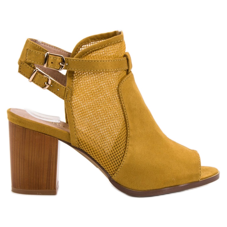 Evento Stílusos zárt szandál sárga