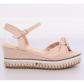 Bézs szandál ékekben B126 Beige II-GAT