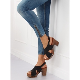 A fekete szandálok eltömik a fekete D-131 Black II-GAT-ot