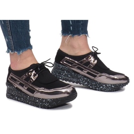 Fekete sportcipők a Calixte platformon Fekete sportcipők a Calixte platformon