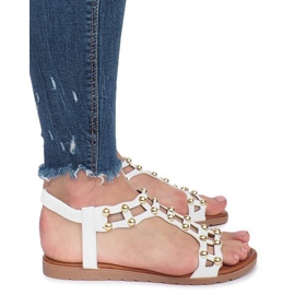 Nyári fehér lapos szandál