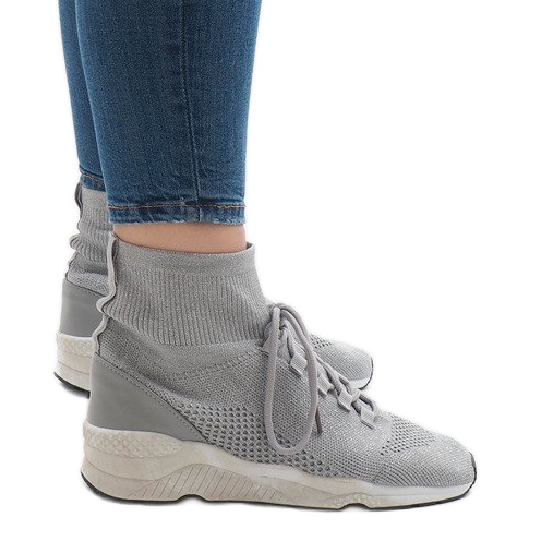 Szürke sportcipő 7S566