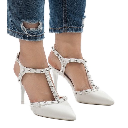 Fehér lakkozott sarok B-57 csapokkal