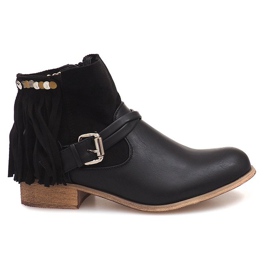 341-PA fekete csizmával díszített