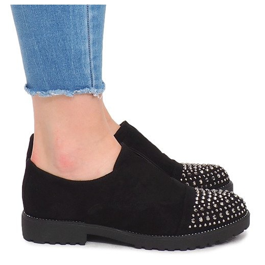 Divatos cipők 22-2 fekete csapokkal